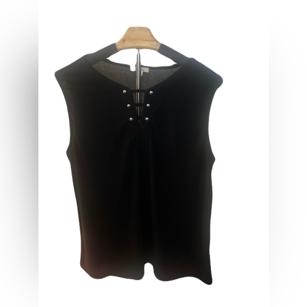 89th & Madison Black Tank Top with Rounded Neckline